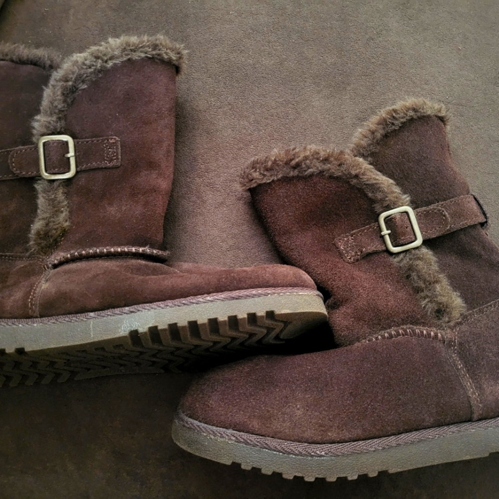 Circo Brown suede-like shoes for with Buckle detail size 3